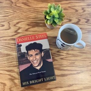 5/$10 📚 His Bright Light by Danielle Steel | Hardcover book